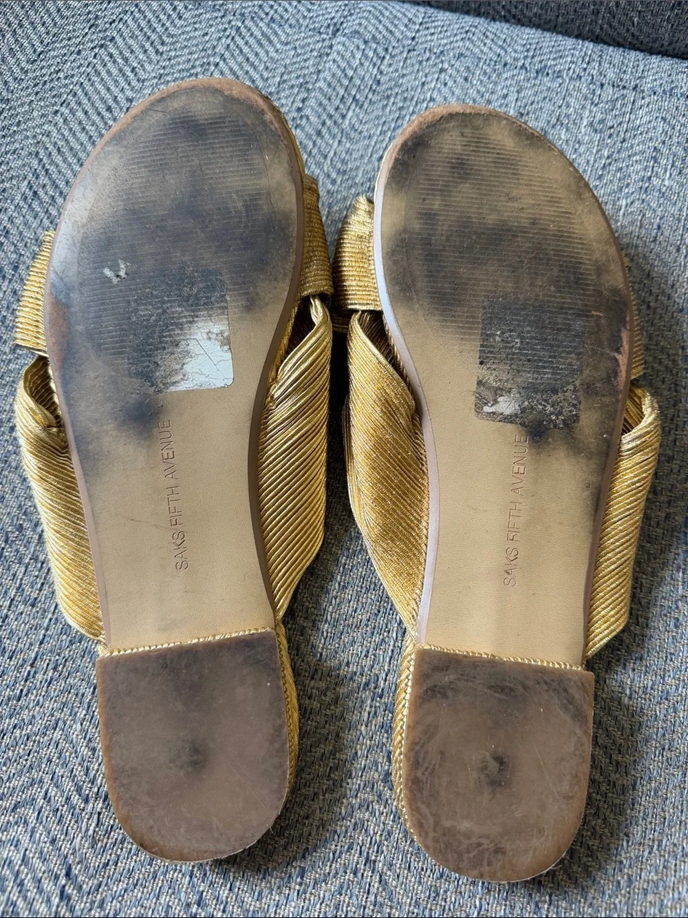 Saks Fifth Avenue Gold Metallic Bow Sandals Size: 39